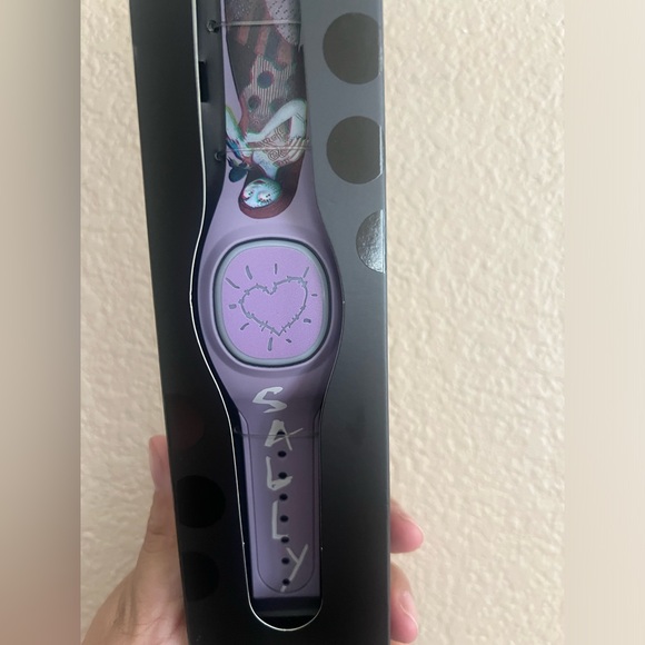 New Disney Parks Magic Band + Sally Nightmare before Christmas - Picture 4 of 4